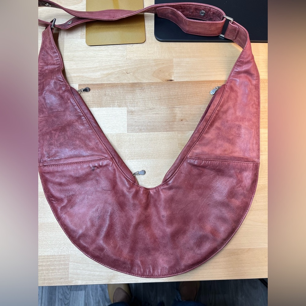 SASH Crescent Shoulder Bag - fine Leather - Picture 11 of 12
